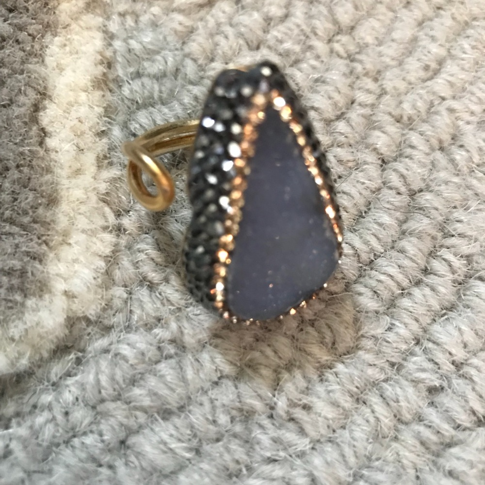 Beautiful ring - Picture 3 of 3